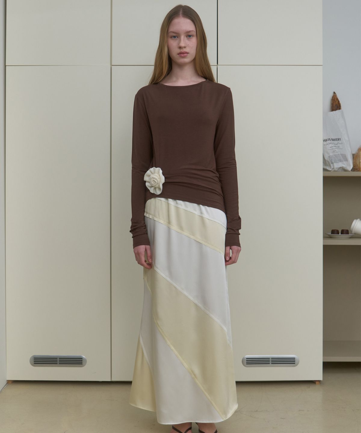 마조네(MA JOURNEE) ASYM STRIPE SKIRT_WHITE/LIGHT YELLOW