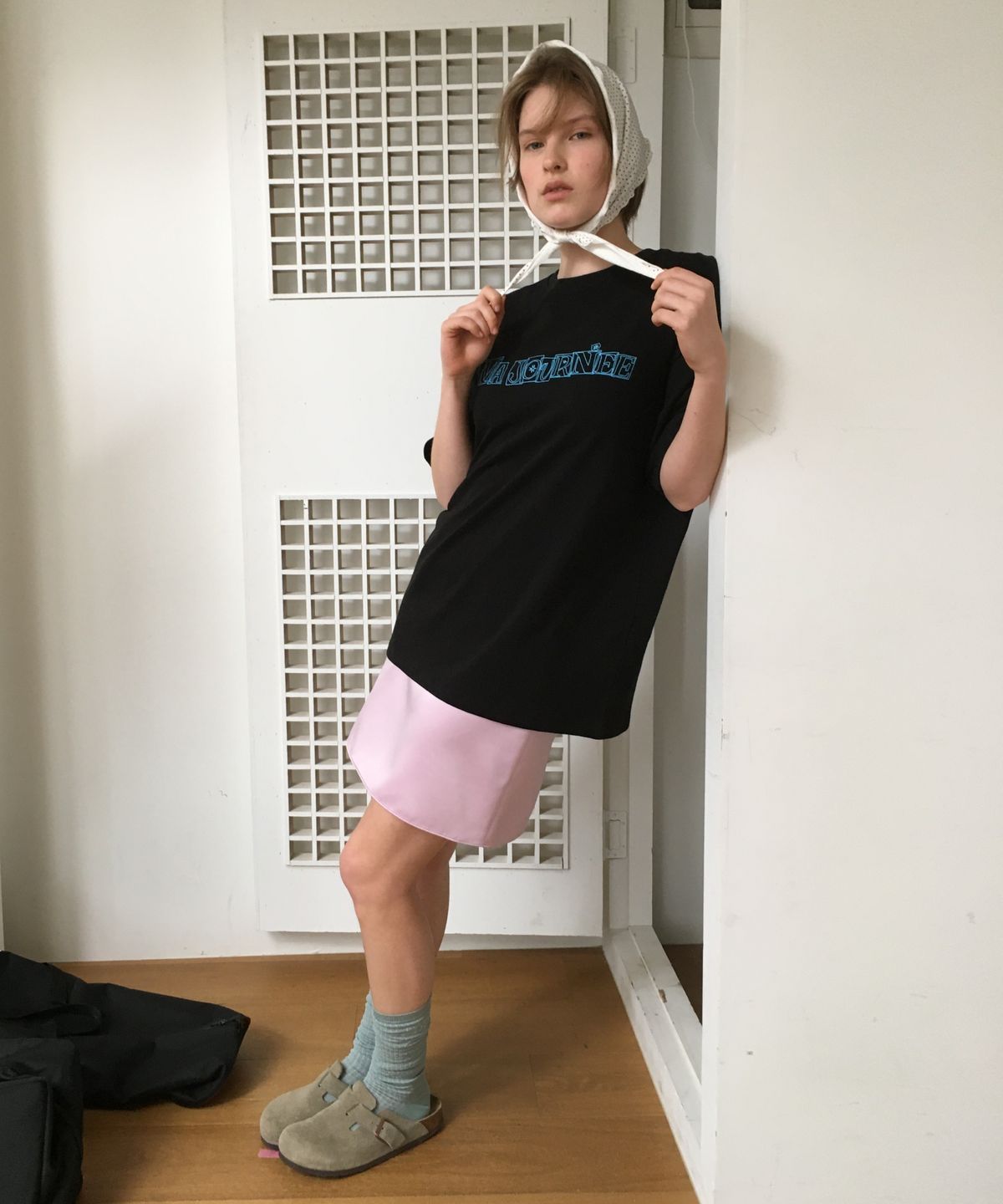 마조네(MA JOURNEE) SATIN MINI SKIRT_PINK