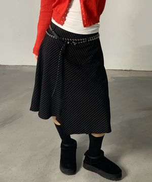 핀스트라이프 언발 미디 스커트 블랙