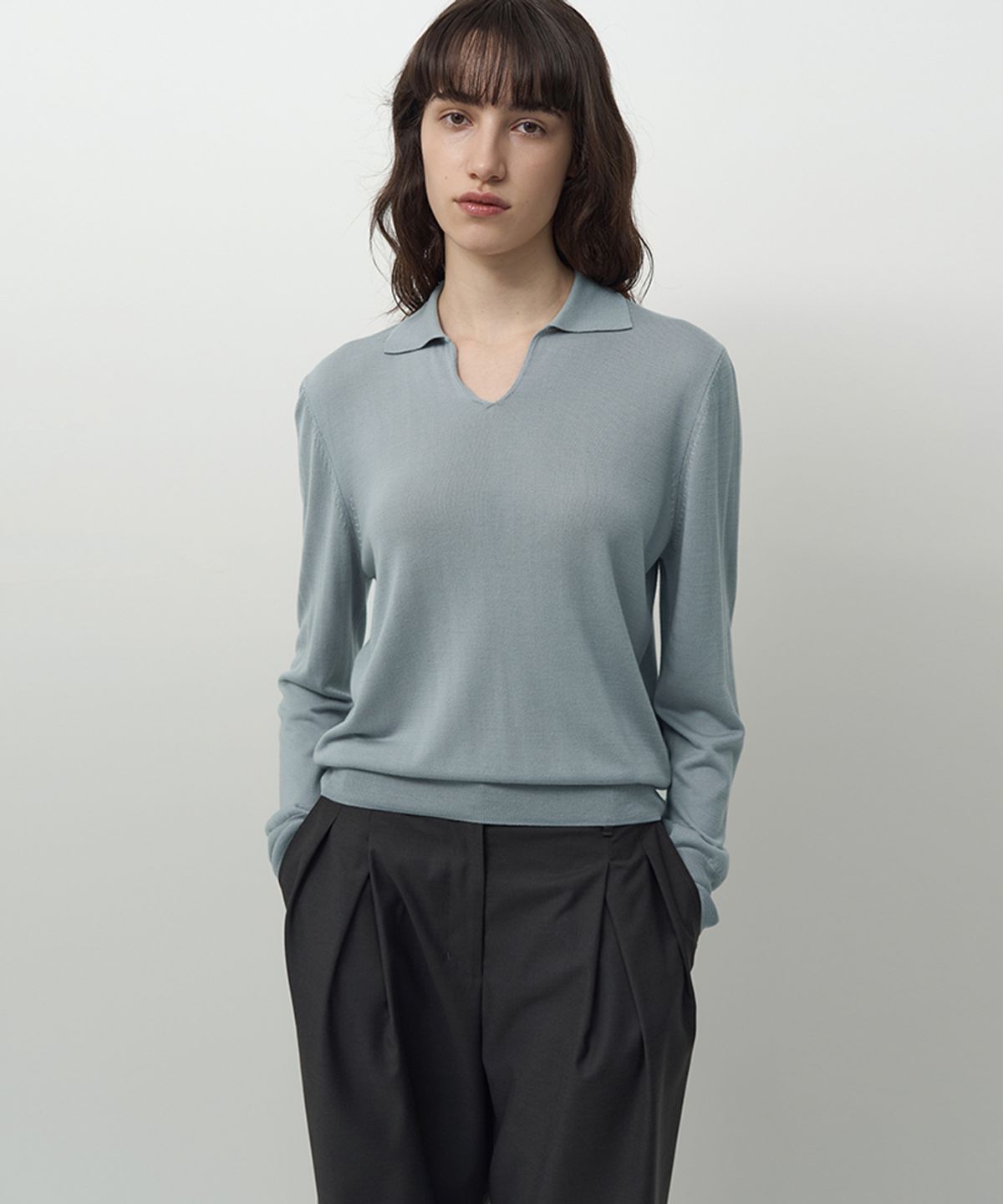 러프사이드 화이트라벨(ROUGH SIDE WHITE LABEL) Slit Collar Knit Dusty Blue