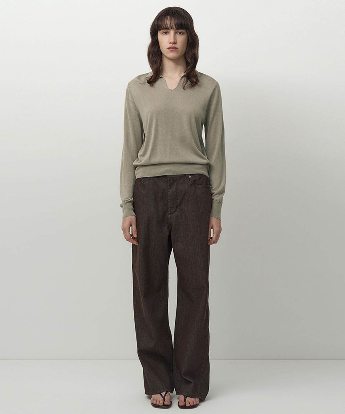 러프사이드 화이트라벨(ROUGH SIDE WHITE LABEL) Slit Collar Knit Greige