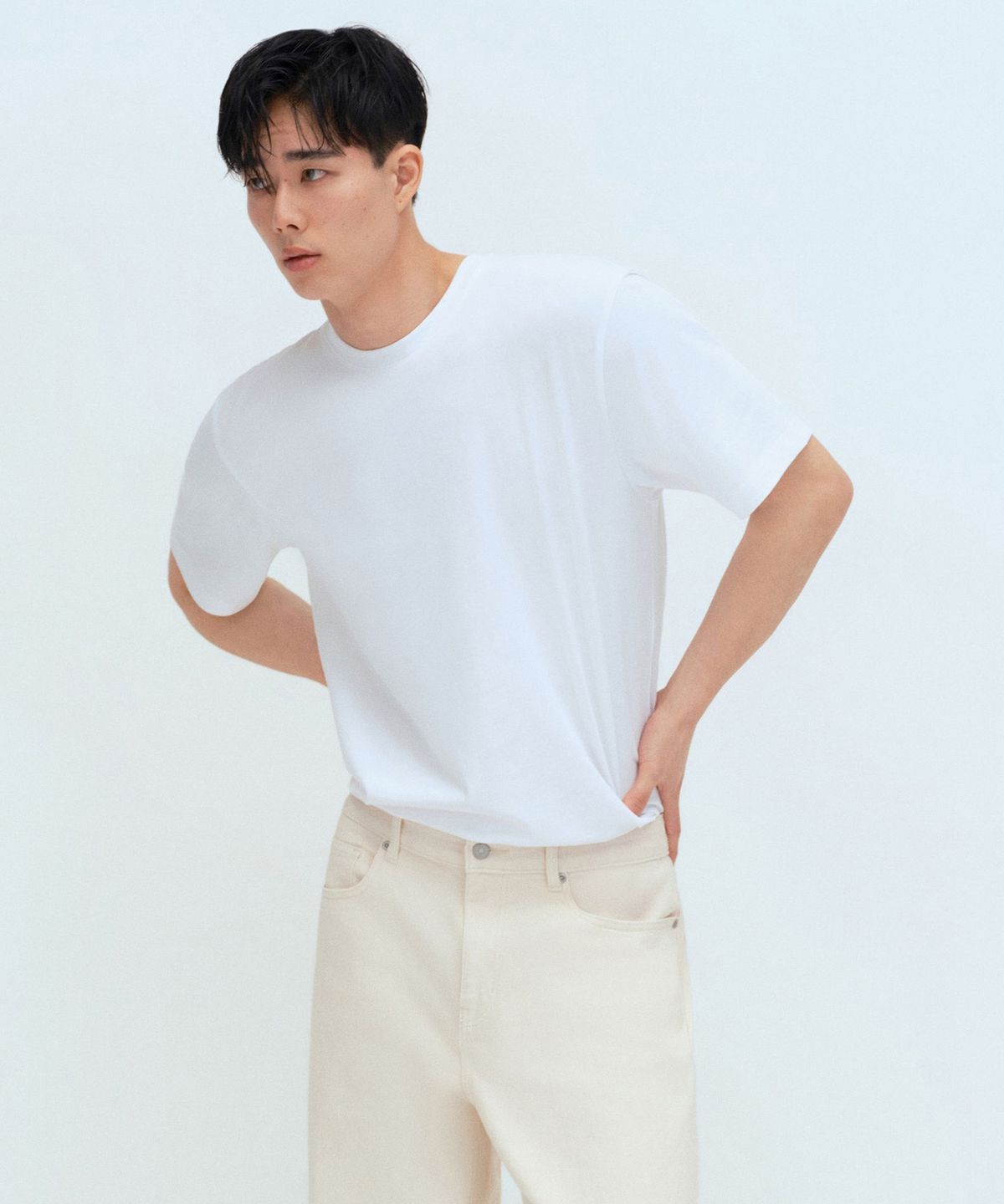 무신사 스탠다드(MUSINSA STANDARD) [쿨탠다드] 레귤러 크루 넥 티셔츠 [화이트]