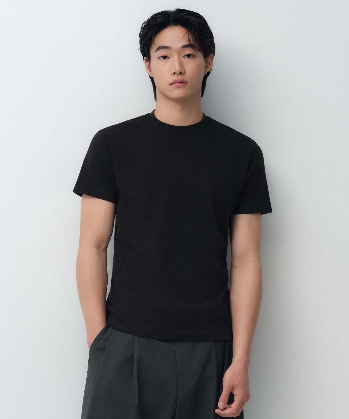무신사 스탠다드(MUSINSA STANDARD) 슬림 크루 넥 티셔츠 [블랙]