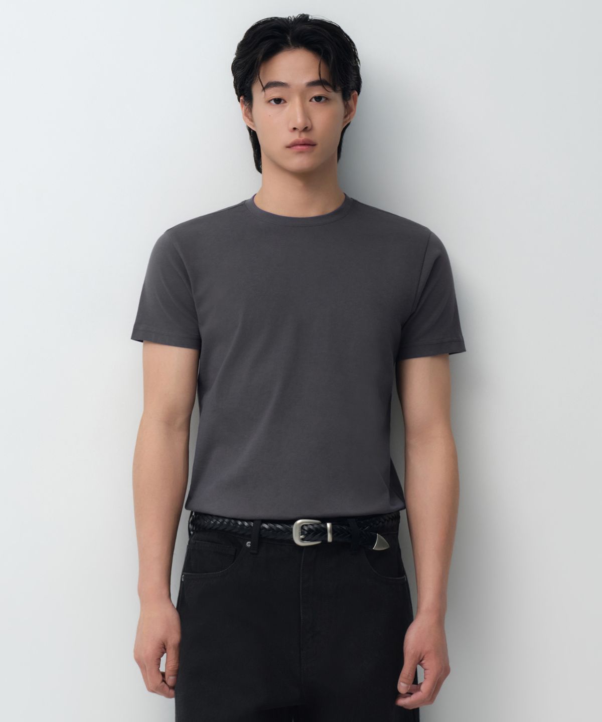 무신사 스탠다드(MUSINSA STANDARD) 슬림 크루 넥 티셔츠 [건메탈]