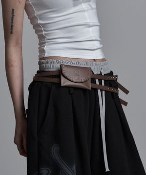 카우하이드 벨트 백 브라운