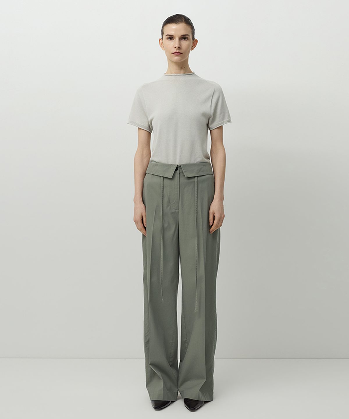 러프사이드 화이트라벨(ROUGH SIDE WHITE LABEL) Flap Waist Pants Light Olive