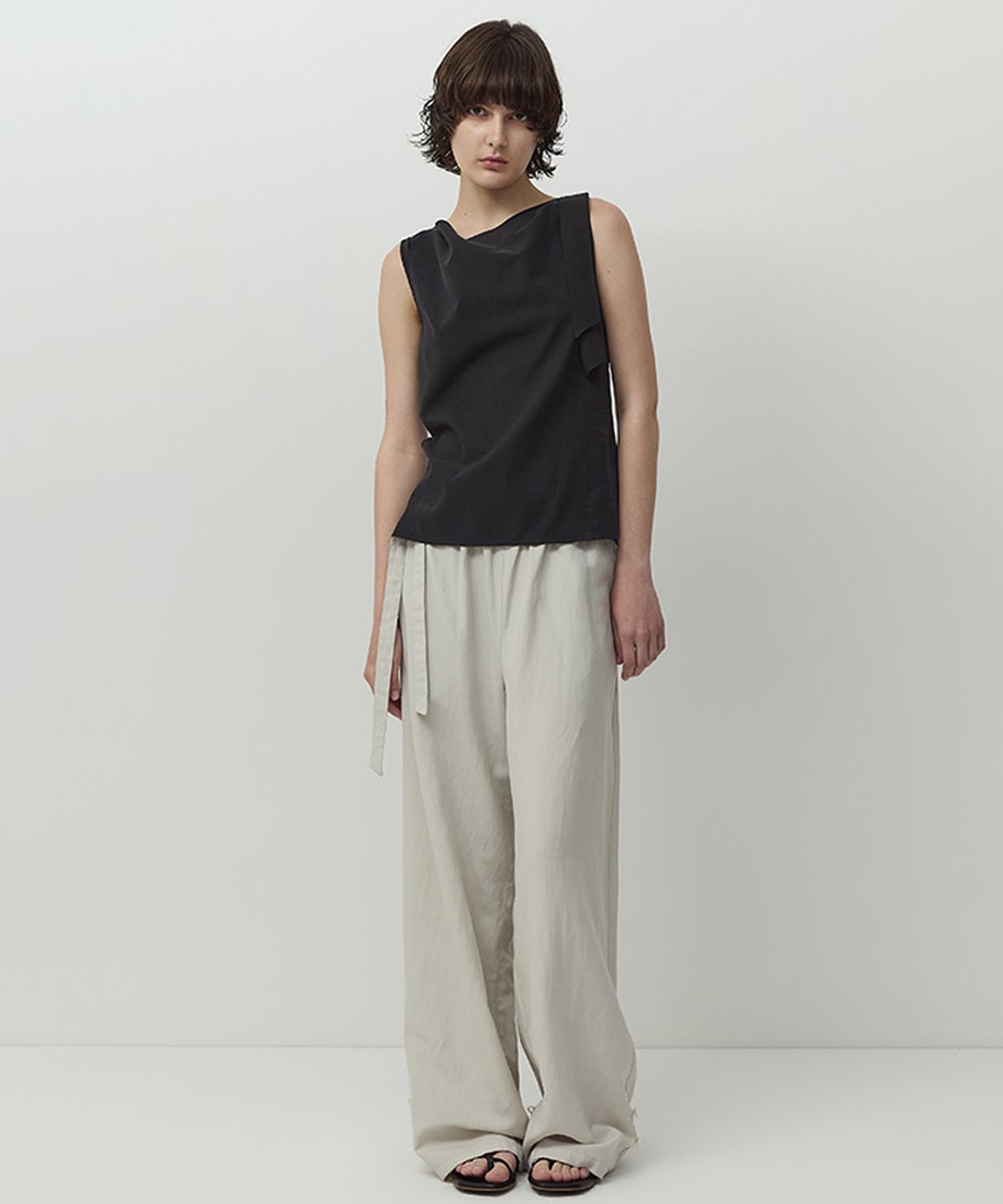 러프사이드 화이트라벨(ROUGH SIDE WHITE LABEL) Belted Curtain Pants Oyster