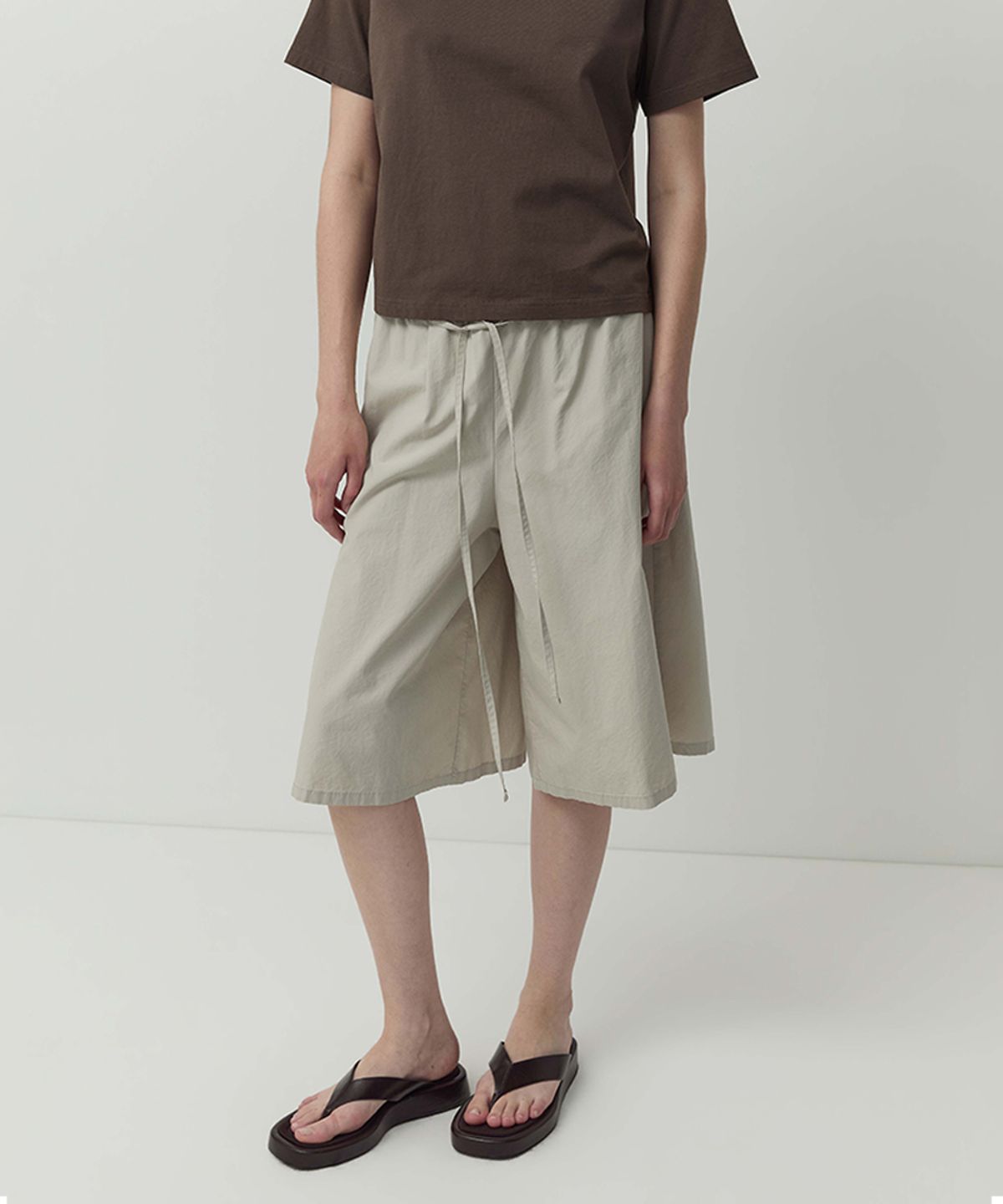 러프사이드 화이트라벨(ROUGH SIDE WHITE LABEL) Easy Skirt Shorts Greige