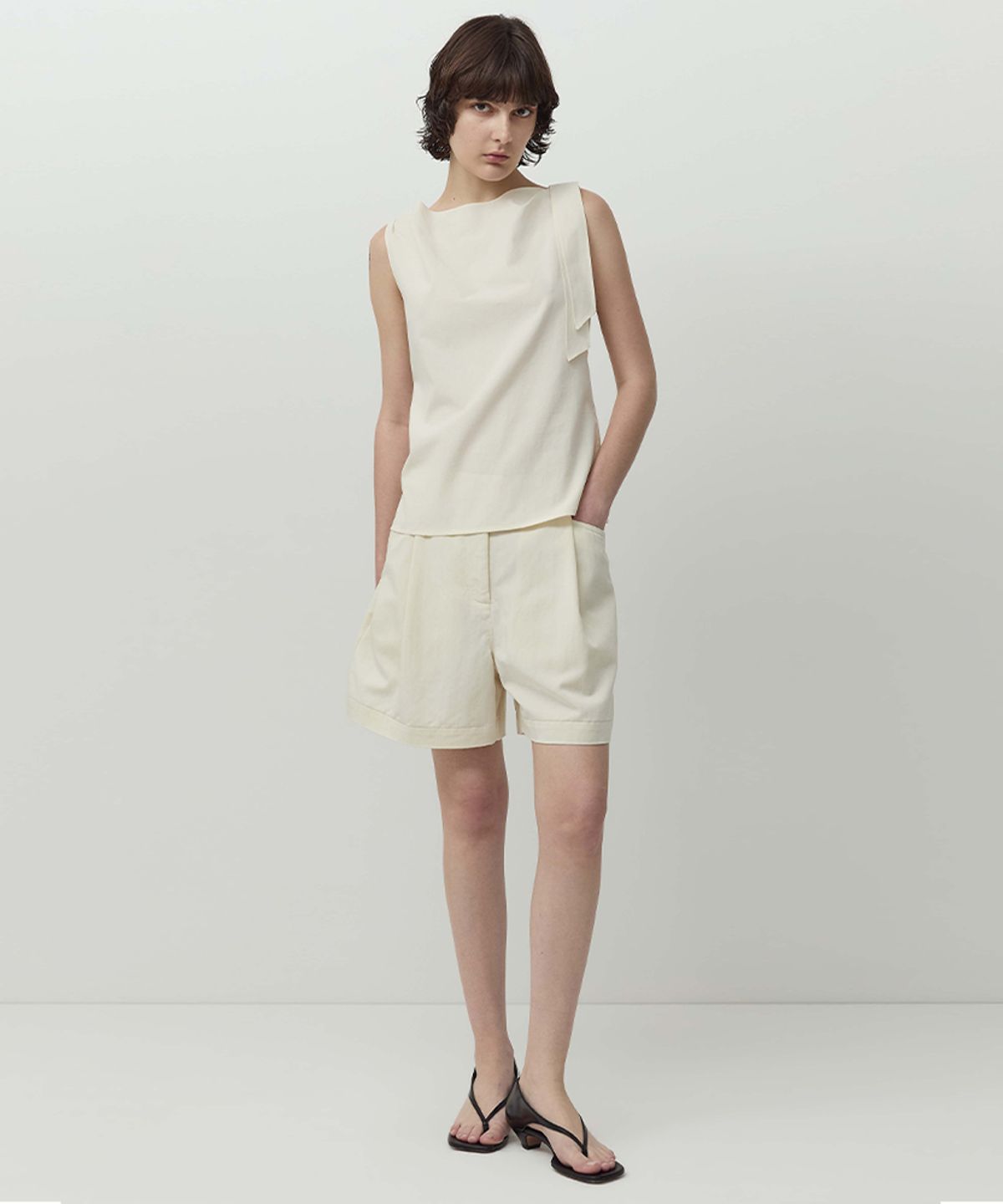 러프사이드 화이트라벨(ROUGH SIDE WHITE LABEL) Tidy Shorts Ecru