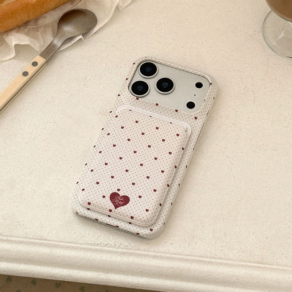 메이드모먼(MADEMOMENT) heart pin dot 디자인 [맥세이프 하드 폰케이스]
