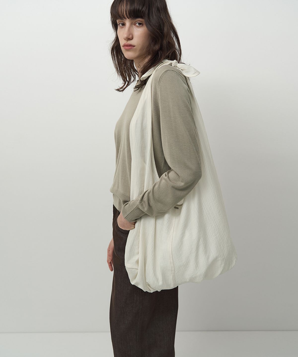 러프사이드 화이트라벨(ROUGH SIDE WHITE LABEL) Wrinkle Sheer Bag Ivory