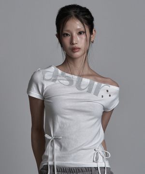 펀칭 언발란스 오프숄더 티 화이트