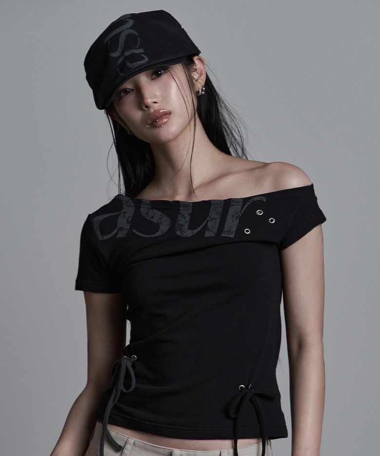 펀칭 언발란스 오프숄더 티 블랙