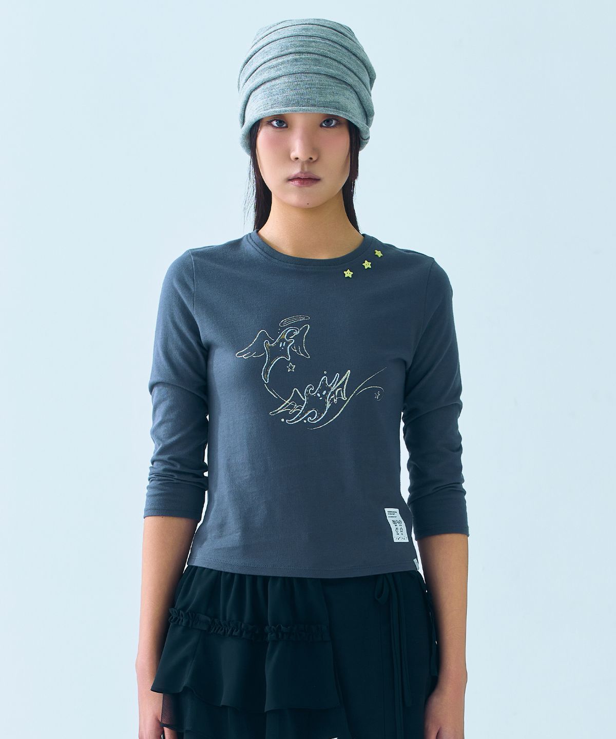 뚜오미오(TUOMIO) STAR DOODLE CAPRI T-SHIRT [CHARCOAL]