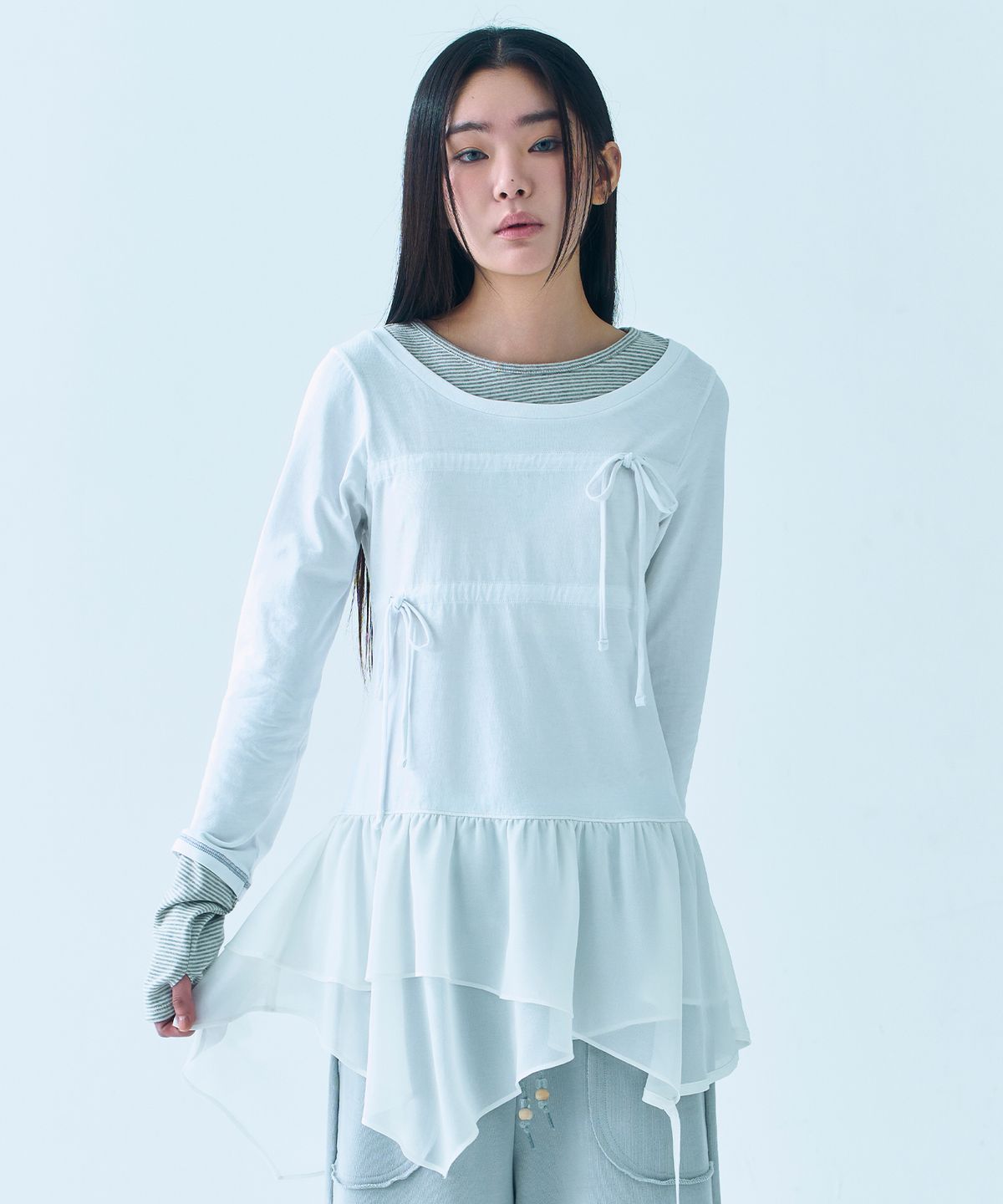 뚜오미오(TUOMIO) LAYERED TAIL RIBBON TOP [WHITE]
