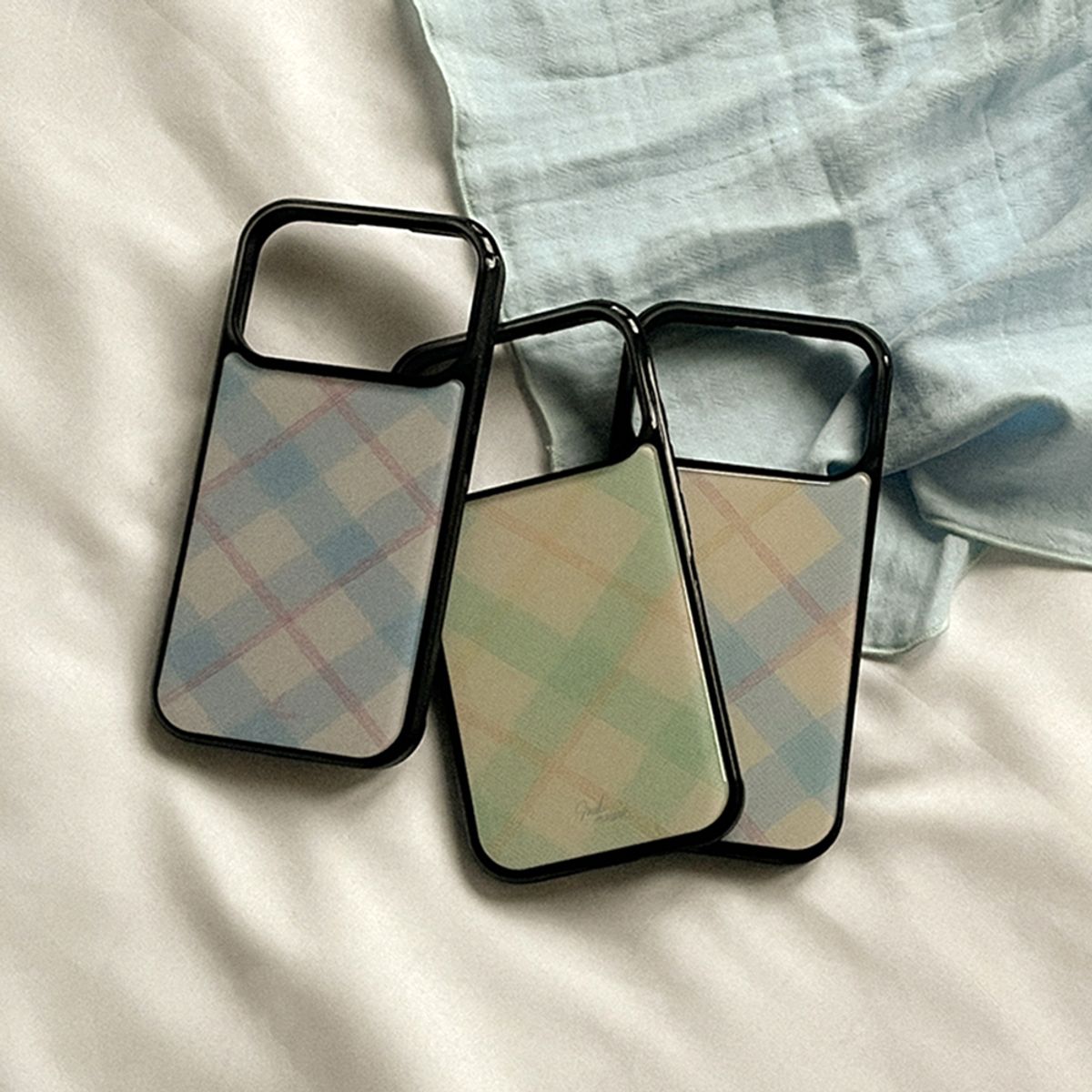 메이드모먼(MADEMOMENT) misty check 디자인 [블랙 맥세이프 범퍼케이스]