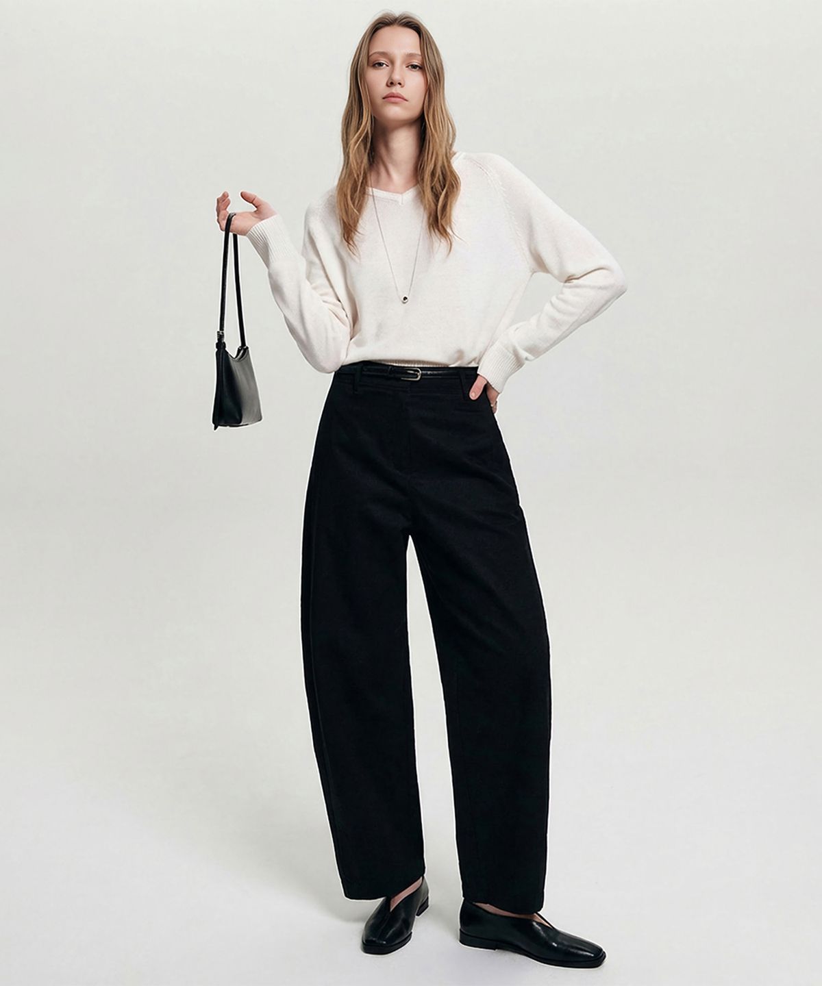 룩캐스트(LOOKAST) 린 커브드 코튼 팬츠_블랙 / LINH CURVED COTTON PANTS_BLACK