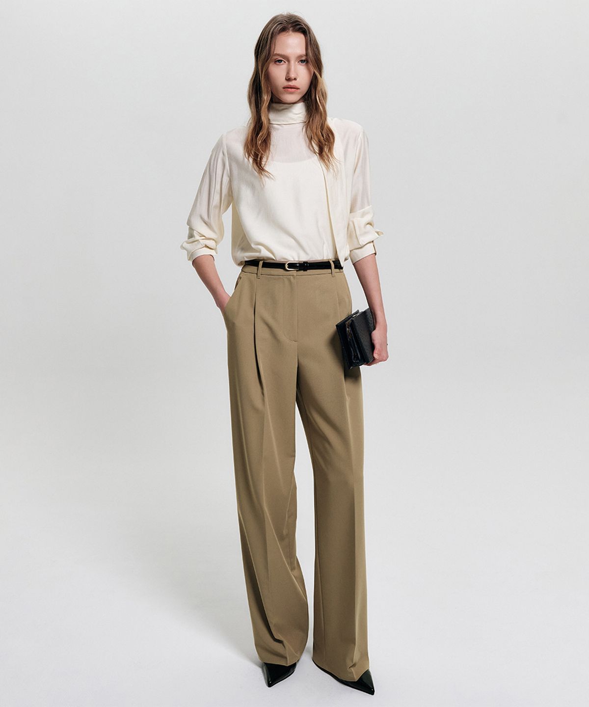 룩캐스트(LOOKAST) 엘리스 와이드 슬랙스_베이지 / ELISE WIDE SLACKS_BEIGE