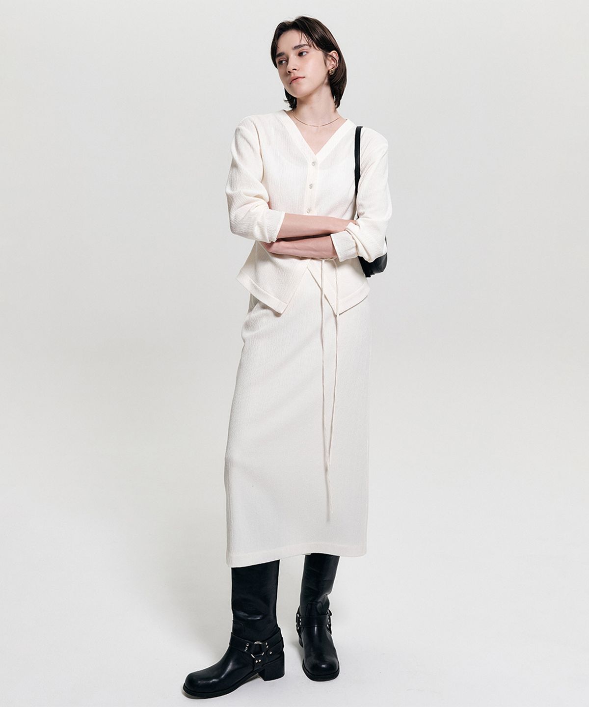 룩캐스트(LOOKAST) 엘리제 플리츠 브이넥 블라우스_아이보리 / ERISE PLEATS V NECK BLOUSE_IVORY