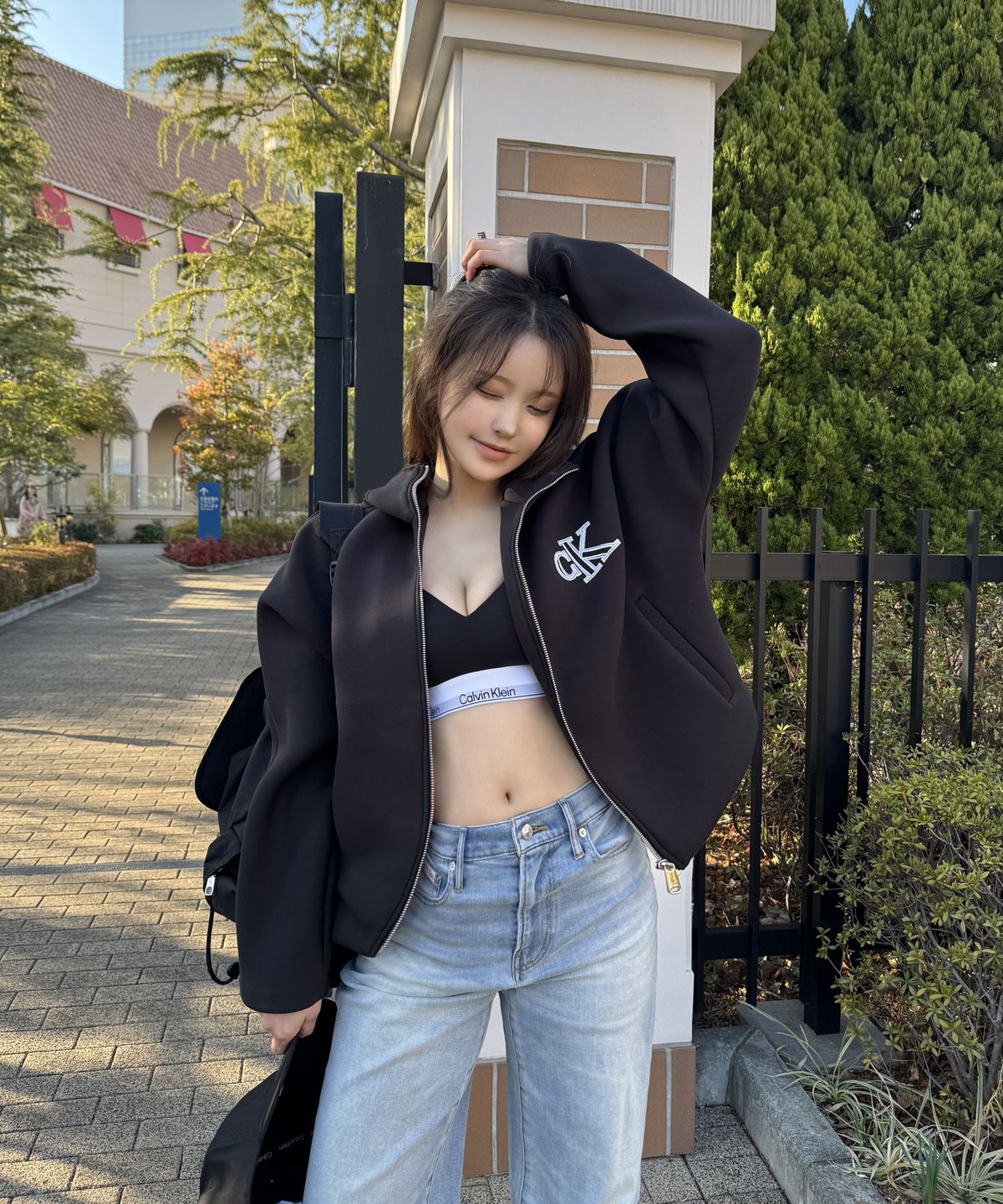 캘빈클라인 진(CALVIN KLEIN JEANS) 여성 숏 후디드 스쿠바 자켓 47F516G UB1