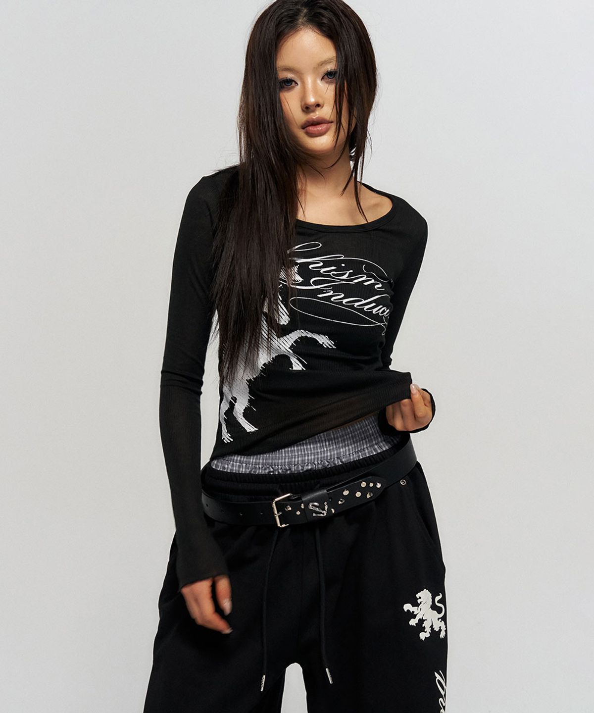 스키즘 인듀싱(SCHISM INDUCING) HORSE FLARED SLEEVE TOP BLACK