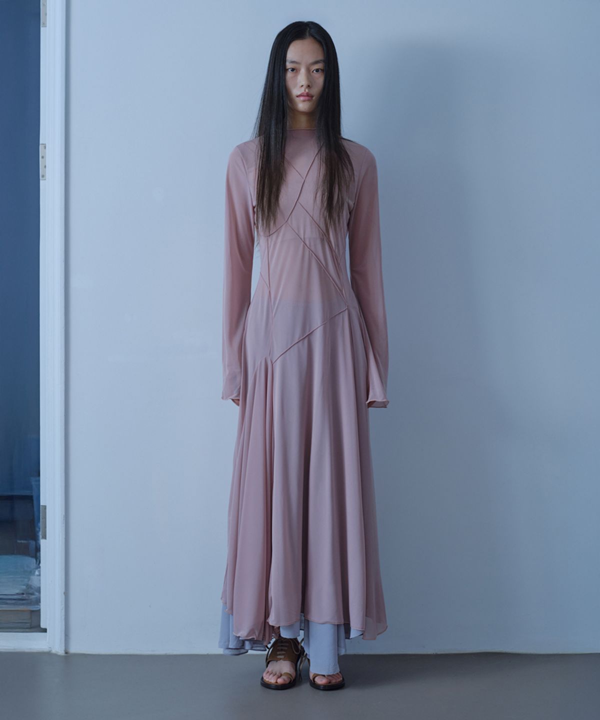 베르소(VERSO) Sheer Pintuck Maxi Dress