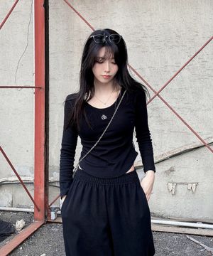 우먼 소프트 슬림 유넥 긴팔 티셔츠 (블랙)