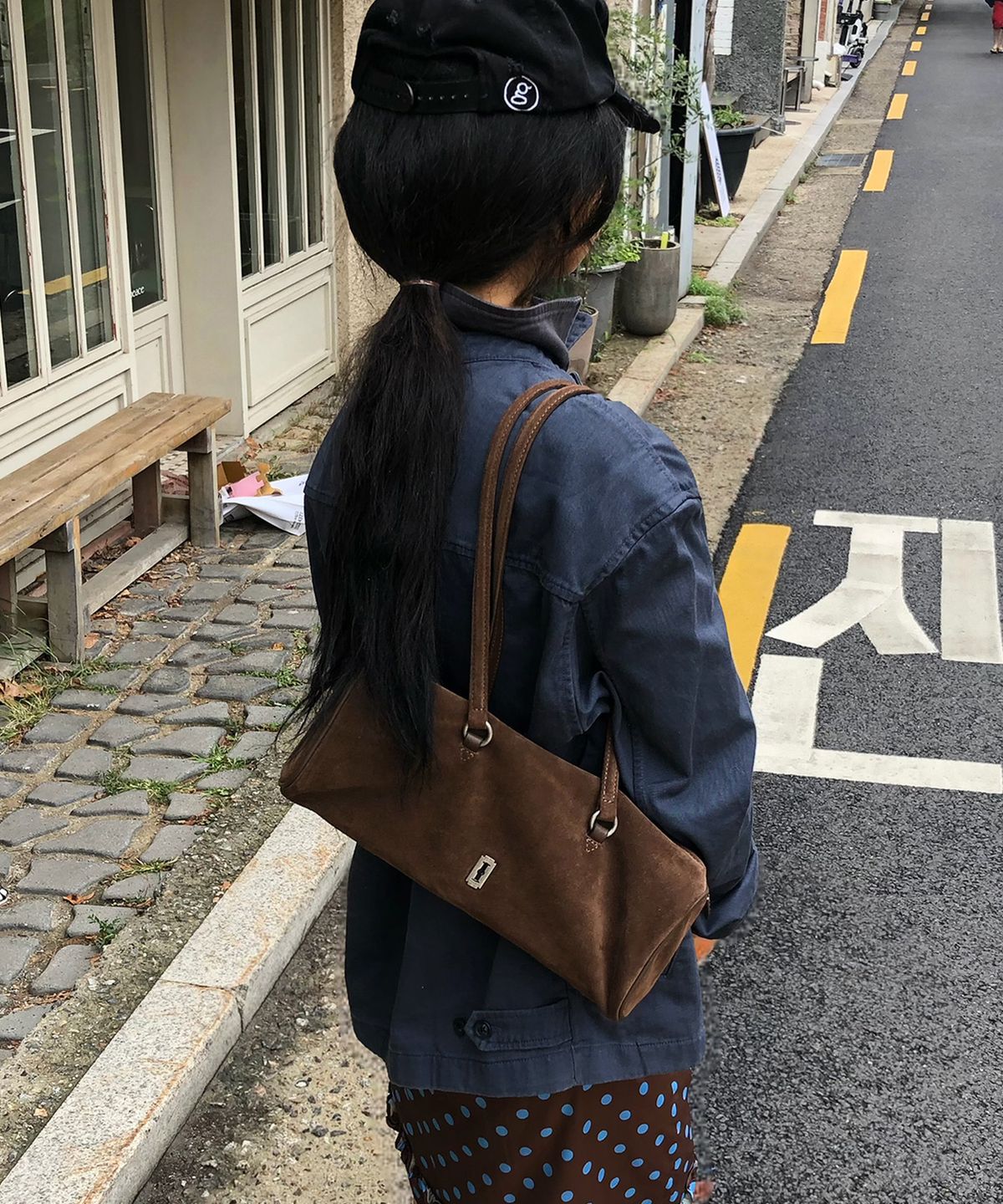 분크(VUNQUE) Perfec Pillow Suede Shoulder M (퍼펙 필로우 스웨이드 숄더 미듐) Choco Brown