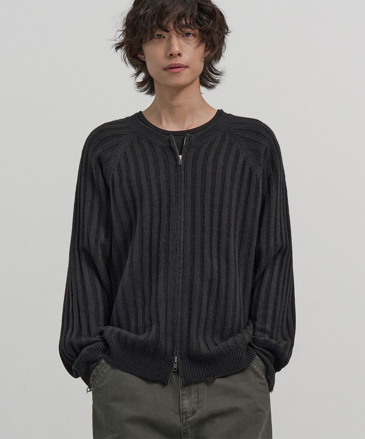 엑스컨테이너(EXCONTAINER) 디스트레스드 라운드넥 집업 크롭 가디건 (BLACK)