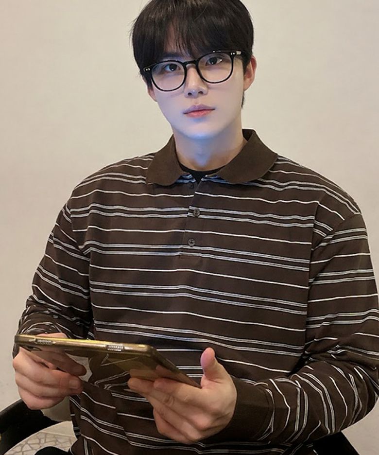 멀티 스트라이프 브로드 피케 티셔츠 [DARK BROWN]