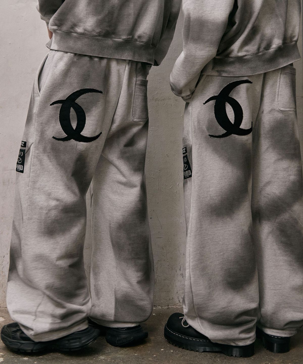피마다지윈(PIMADAZIWIN) Smoke Curved Pants_[White Melange]