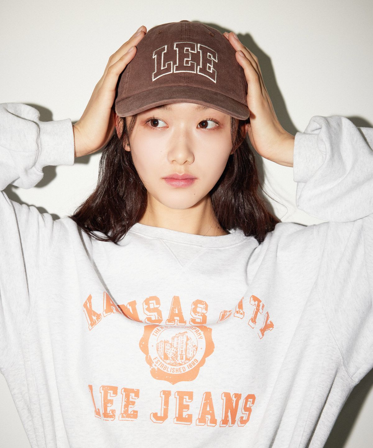 리(LEE) 아플리케 빅 로고 코튼 볼캡 브라운