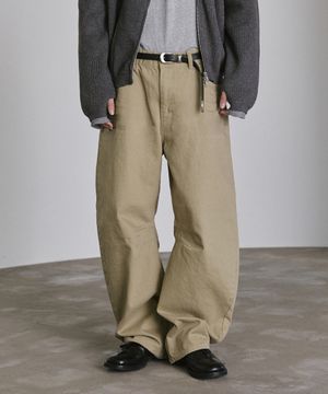 [피인오 X 디나쑈] 엠보 커브드 코튼 팬츠 - 베이지