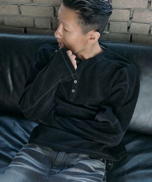 빈티지 와플 헨리넥 롱 슬리브 - 블랙