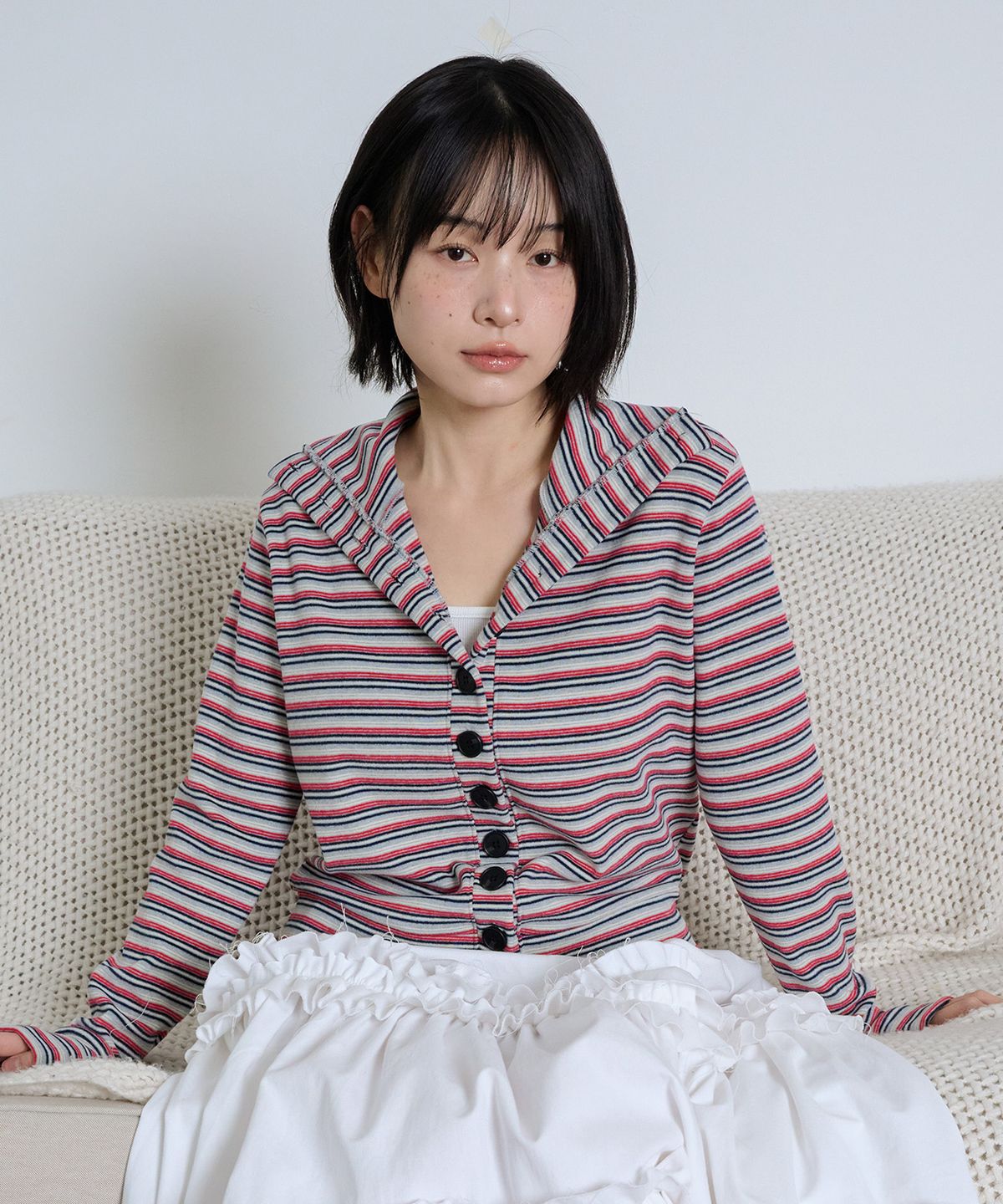 잇자바이브(ITZAVIBE) STRIPED HIGH NECK BUTTON CARDIGAN - GRAY