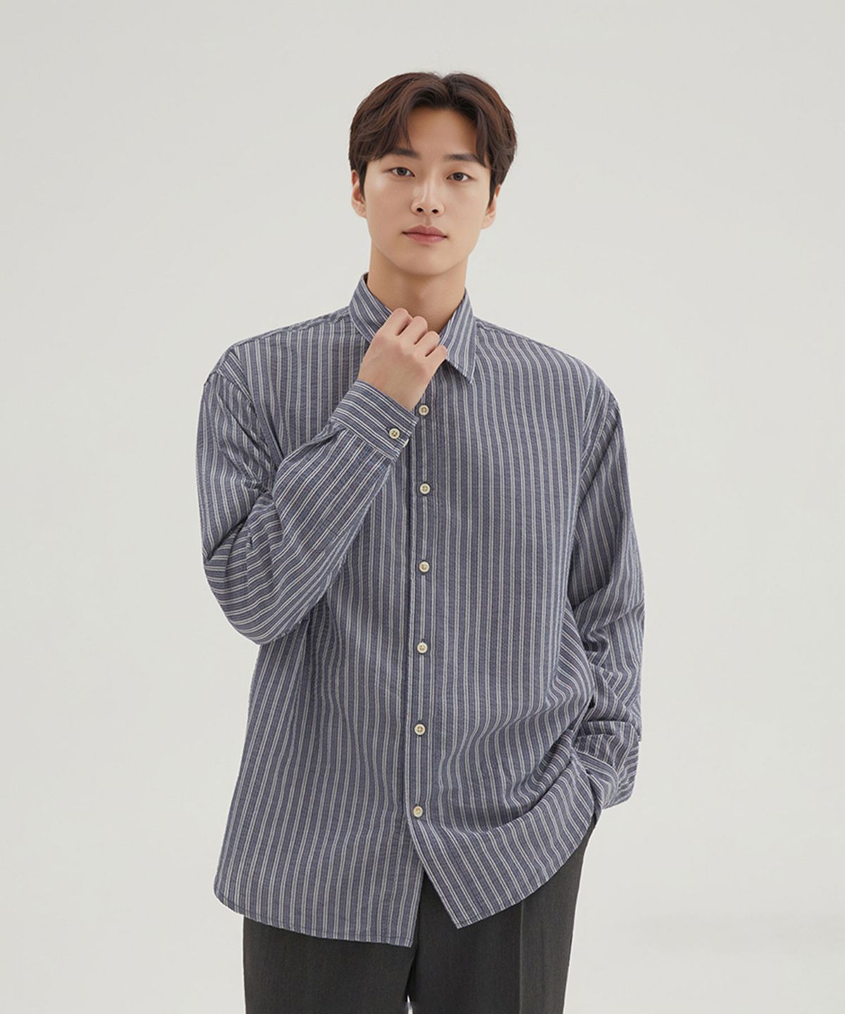 스파오(SPAO) [시어서커] 릴랙스핏 스트라이프 셔츠_SPYSG23C02