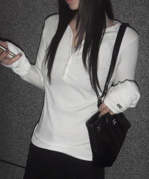 언이븐 골지 슬림 버튼 롱슬리브 화이트