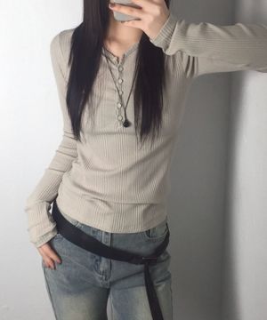 언이븐 골지 슬림 버튼 롱슬리브 베이지