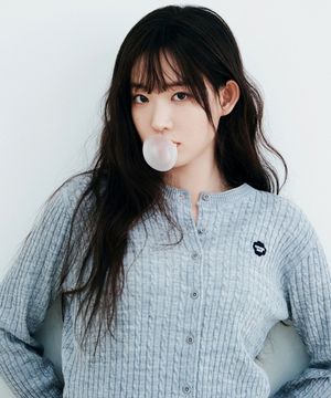 [최윤지 착용] 우먼 클로버하트 케이블 가디건 헤더 그레이