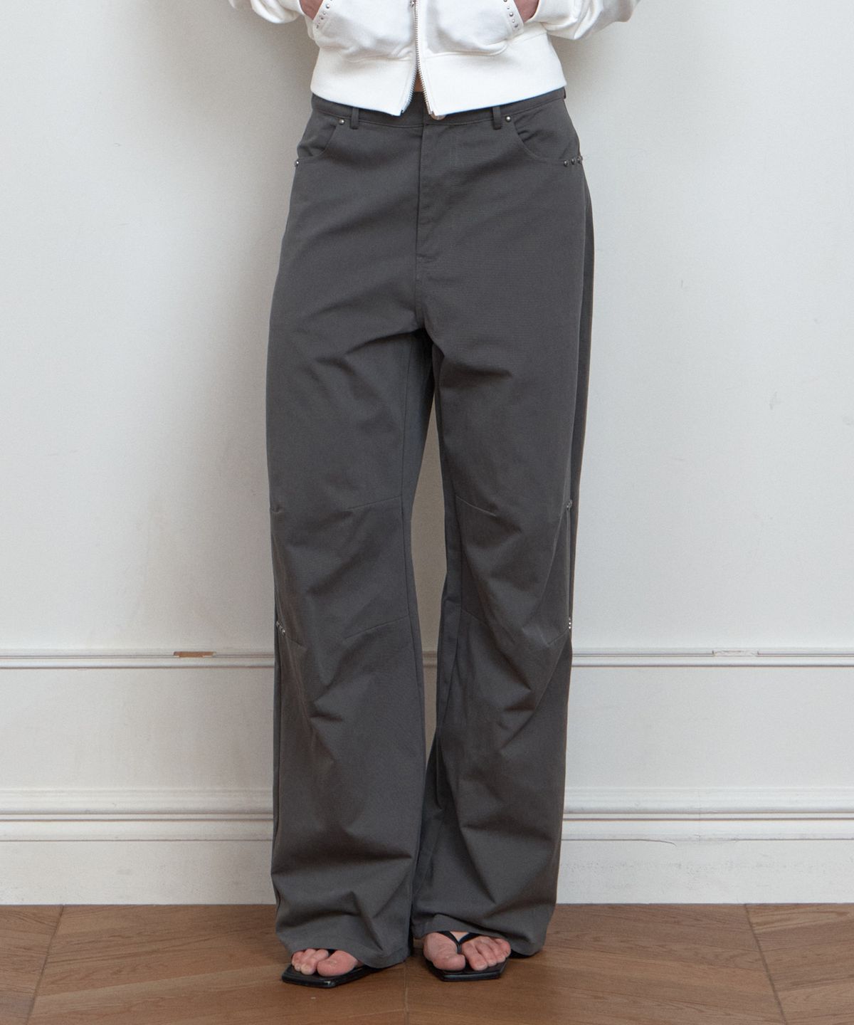 큐리티(CURETTY) C STUDDED WIDE CHINO PANTS_CHARCOAL