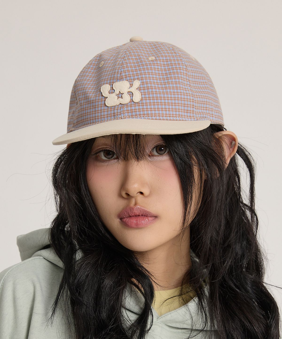 와이케이(WAIKEI) YK 로고 체크 캡 베이지