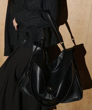 레더 드레이프 소프트 숄더 호보백 [블랙]