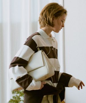 모라 플랩 숄더 아이보리