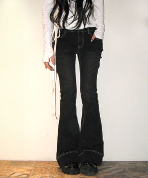 로우 라이즈 부츠컷 데님 팬츠 [BLACK]