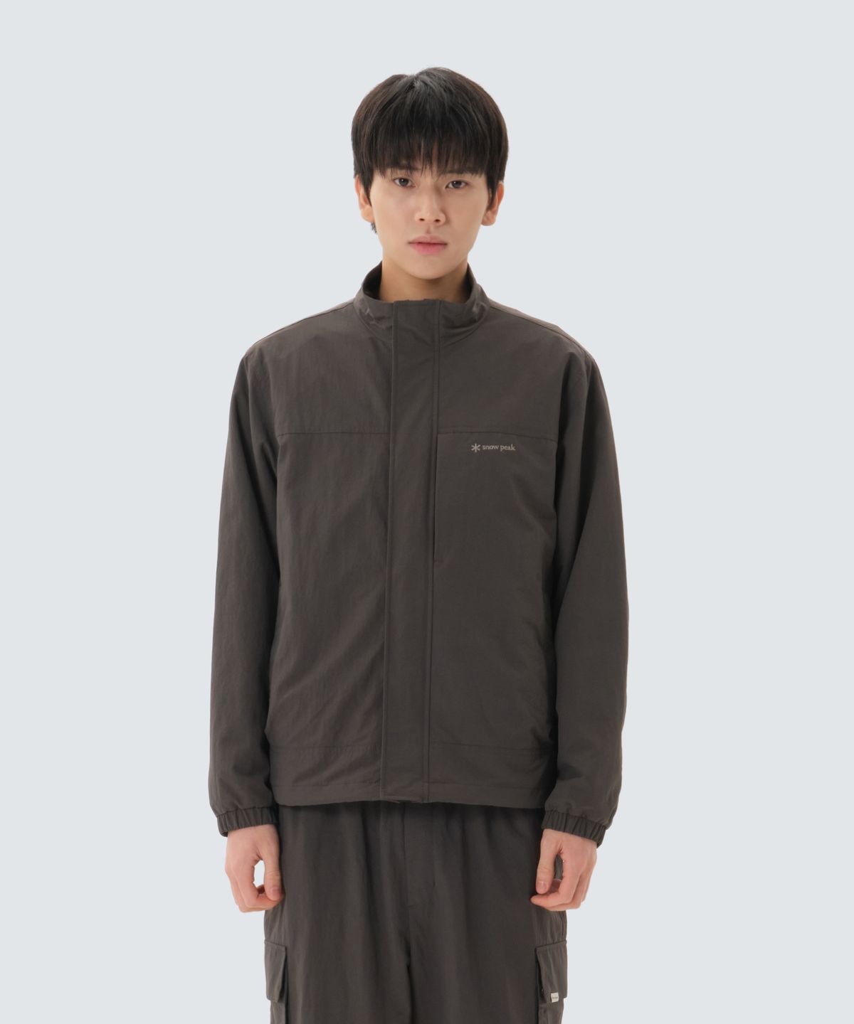 스노우피크 어패럴(SNOWPEAK APPAREL) 캠플 스탠드넥 바람막이 (S26ZMCWB12) Chocolate Khaki