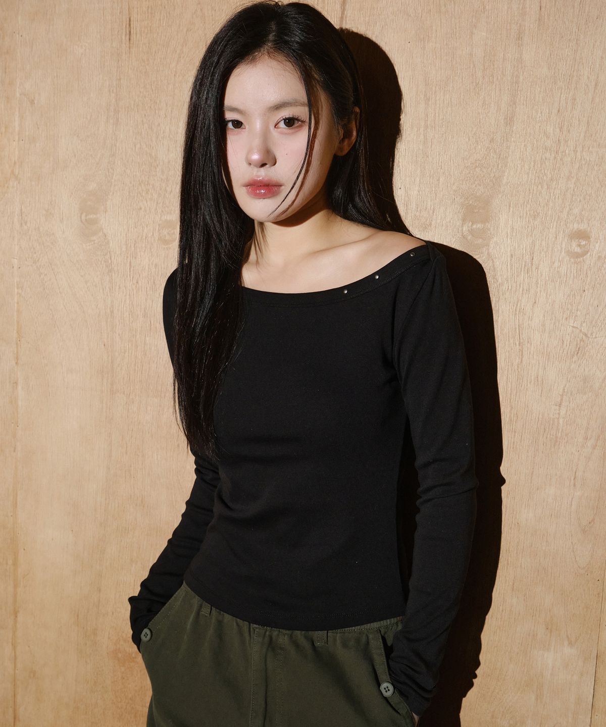 헬레네파리스(HELENE PARIS) 보트넥 언벨런스 스터드 롱 슬리브 [블랙]