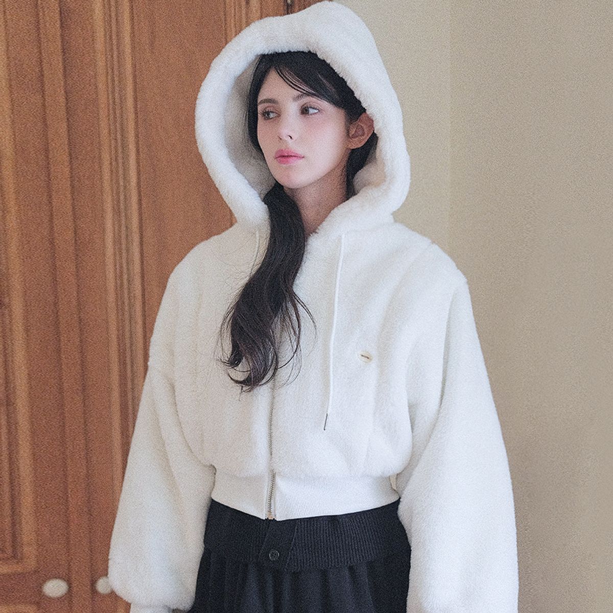 쿨키튼(KOOLKITTEN) Cropped Hooded Fur Jacket