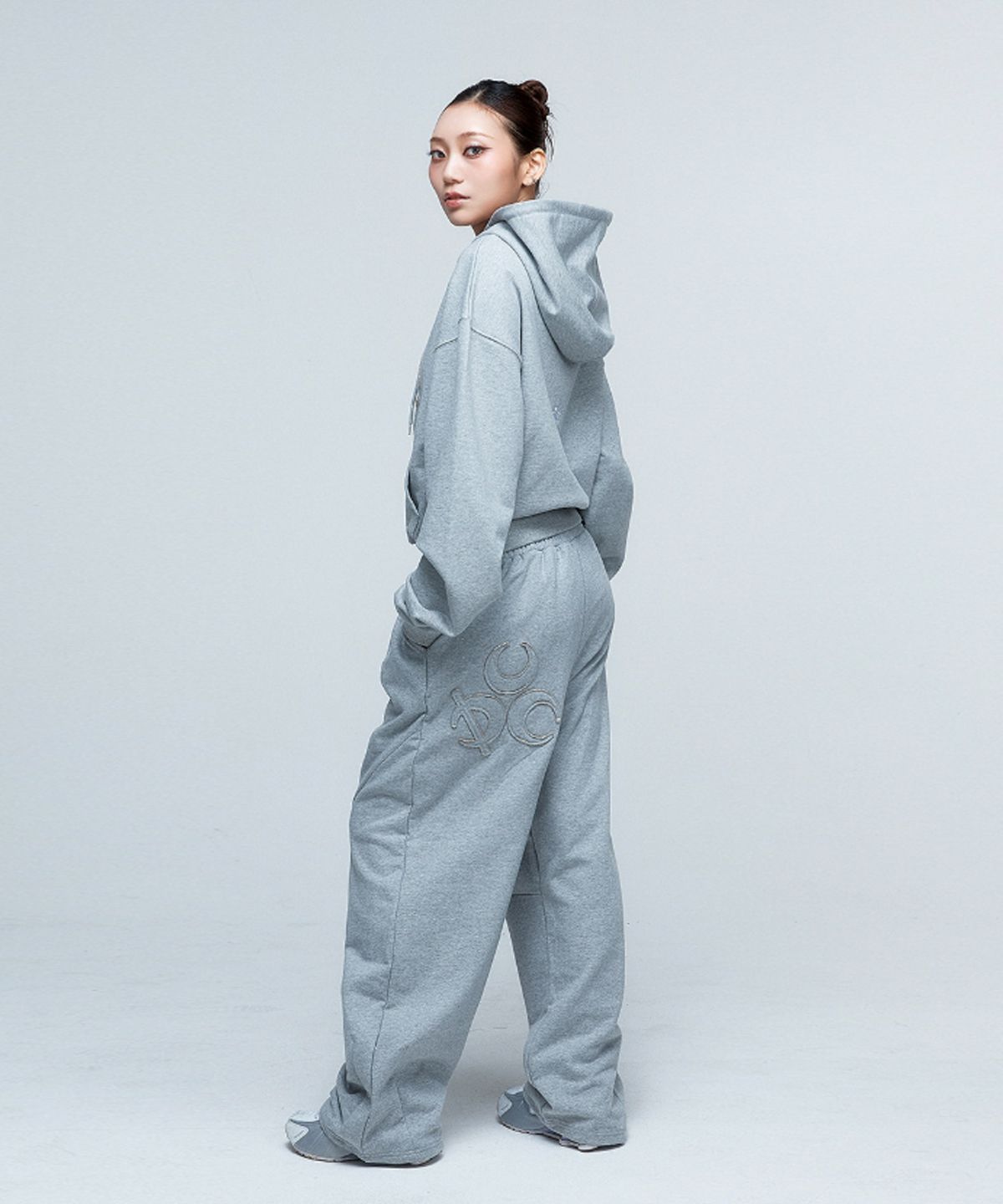 디오스피스(DAUSPICE) (DUC) Symbol Hoodie Zip-up & Sweat Pants Grey SET-UP