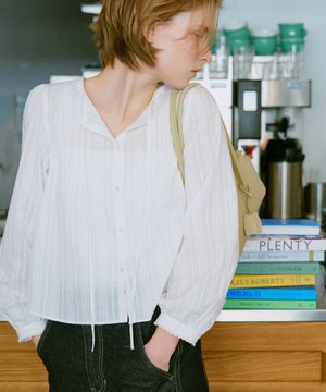 핀턱 레이스 블라우스 롱슬리브 아이보리