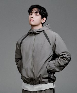 경량 타슬란 컬러블럭 후드 바람막이 (S26SULWB56) Khaki